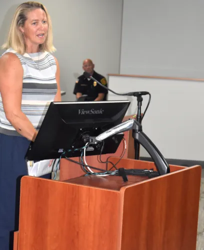 Council narrowly approves resolution of support for shelter and affordable housing project